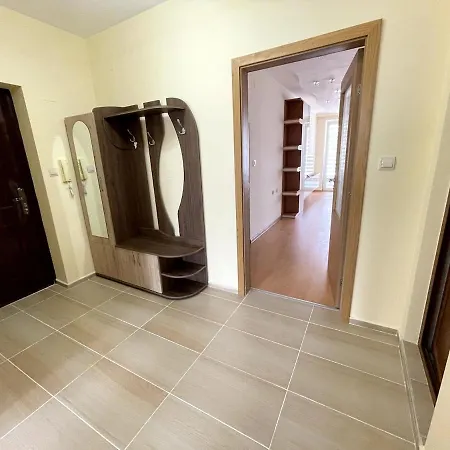2br Garden Bay