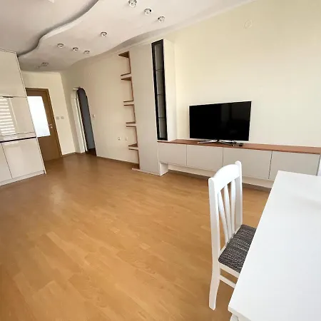 2br Garden Bay Warna